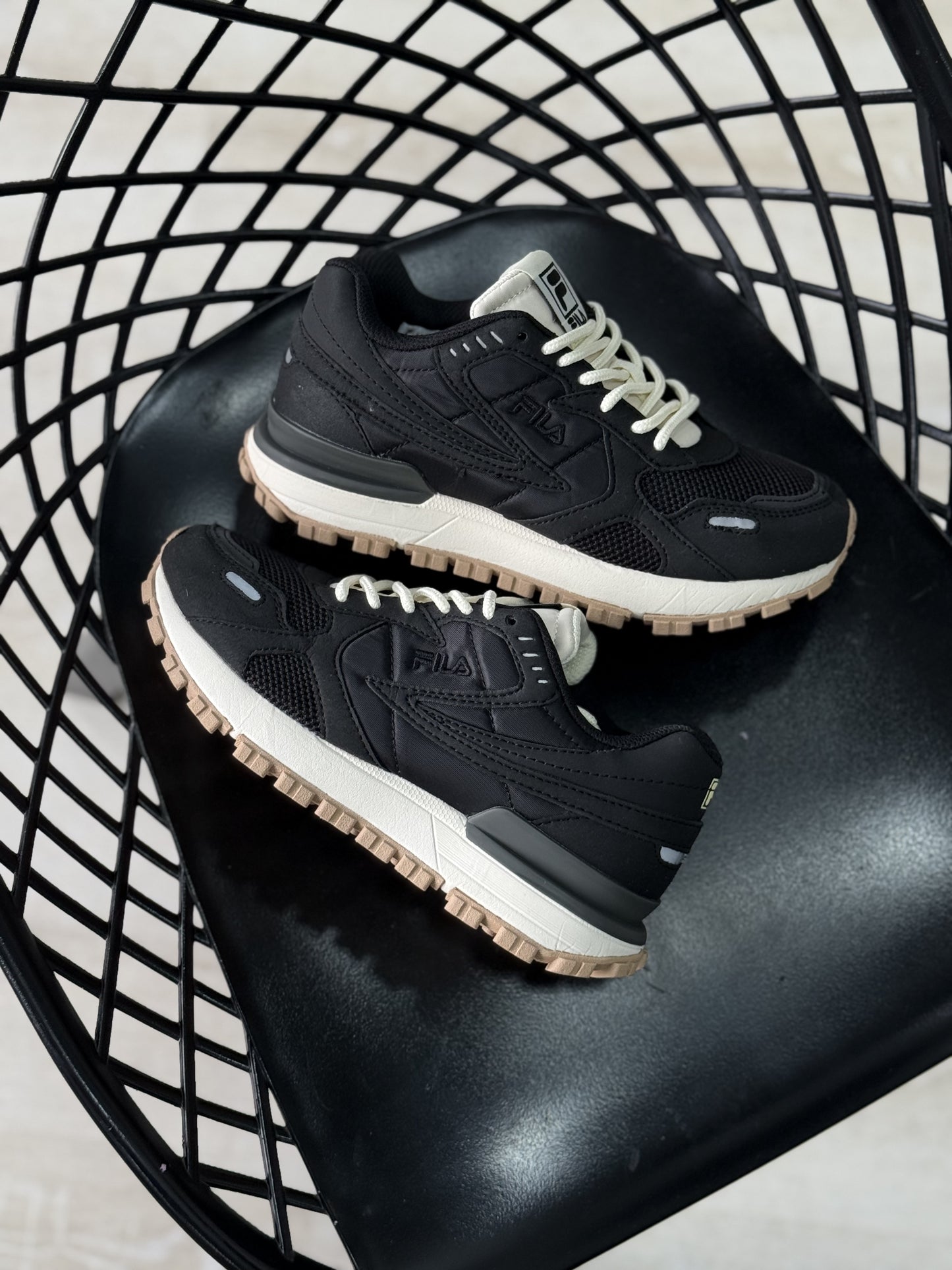 Tenis Fila Zagato negros