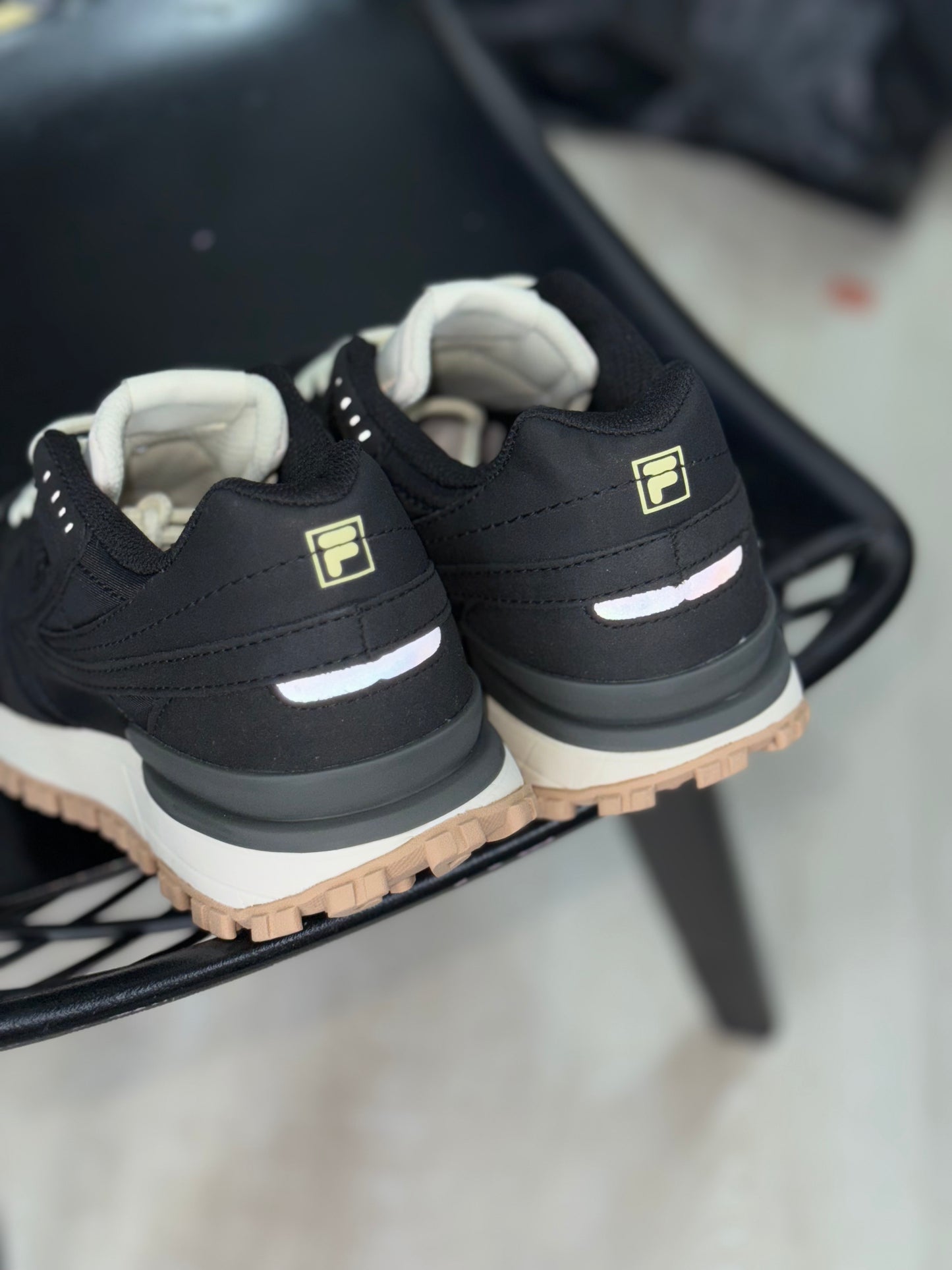Tenis Fila Zagato negros