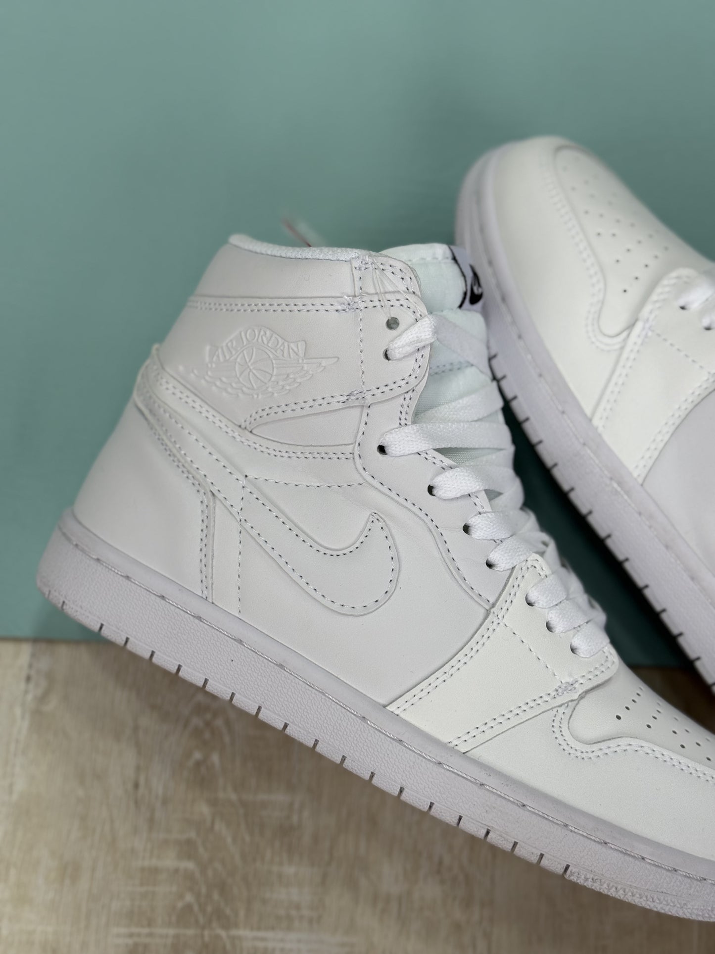 Nike Air Jordan Retro 1 Triple white