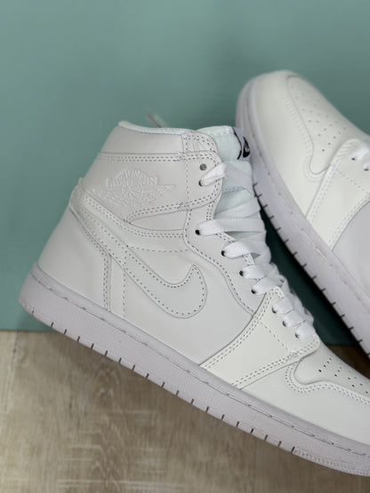 Nike Air Jordan Retro 1 Triple white