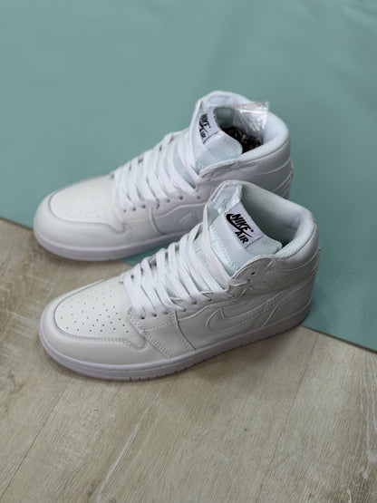 Nike Air Jordan Retro 1 Triple white