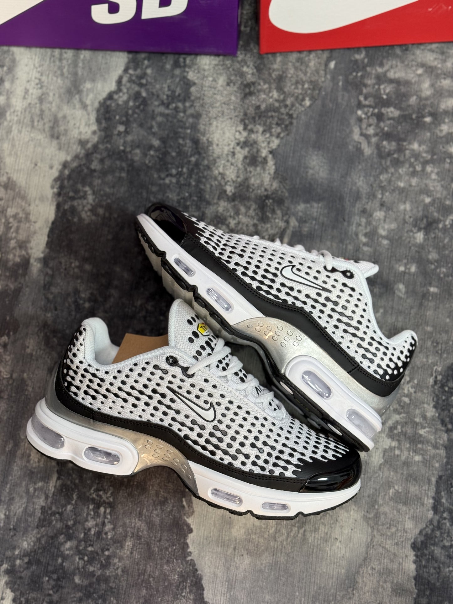 Nike Air Max Plus Tiempo – Blanco/Negro.