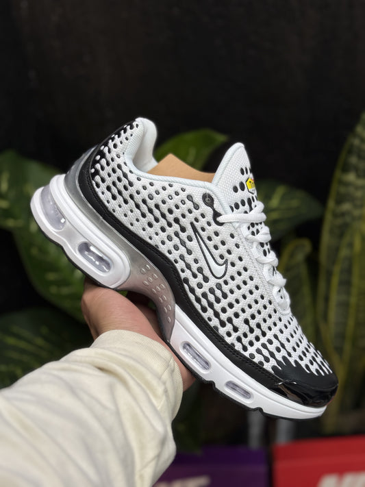Nike Air Max Plus Tiempo – Blanco/Negro.