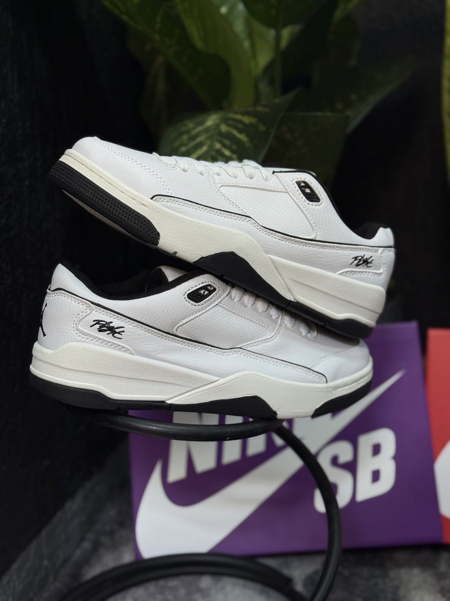 Jordan Retro 2 Low OG – White/Black Premium Edition