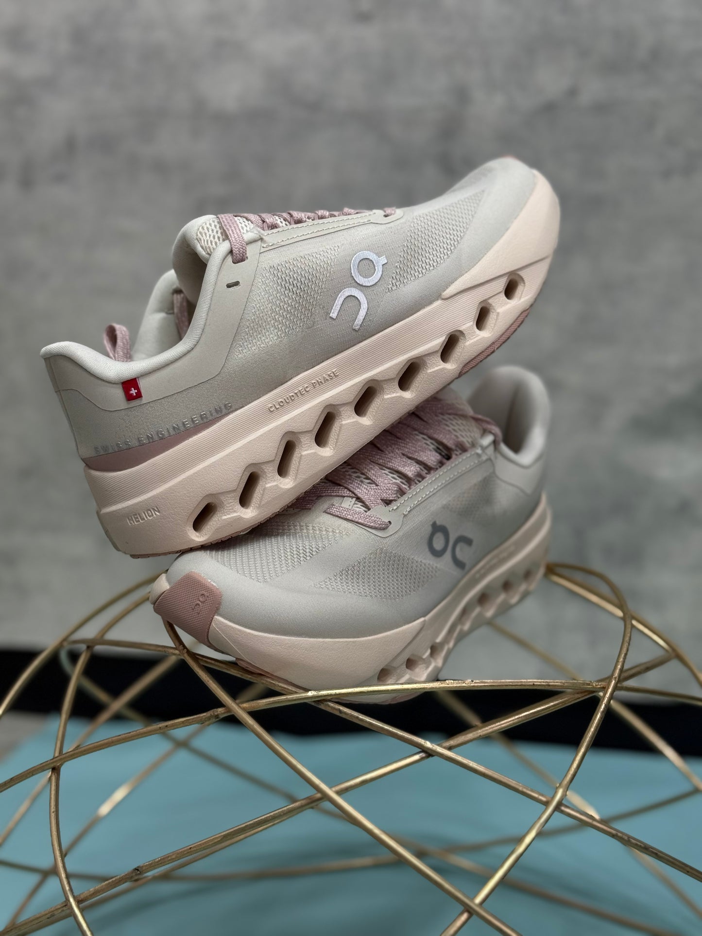 On Cloudsurfer pink