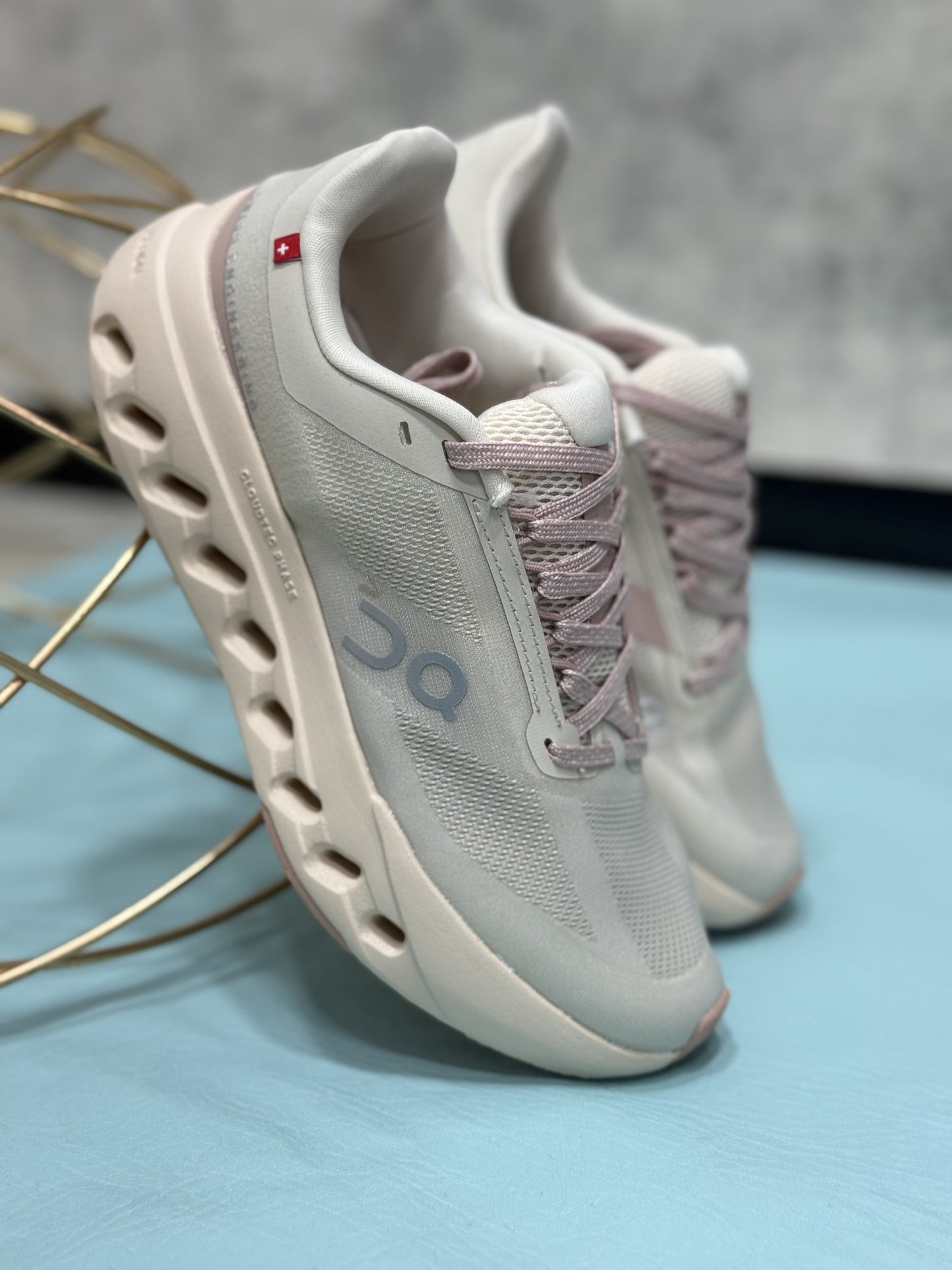 On Cloudsurfer pink