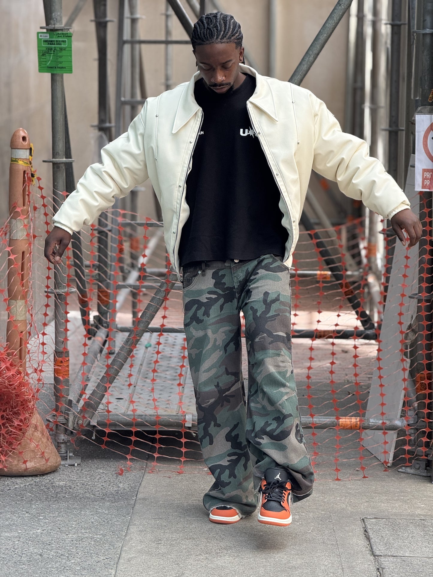 Jordan 1 Low “Orange Black” – Unisex