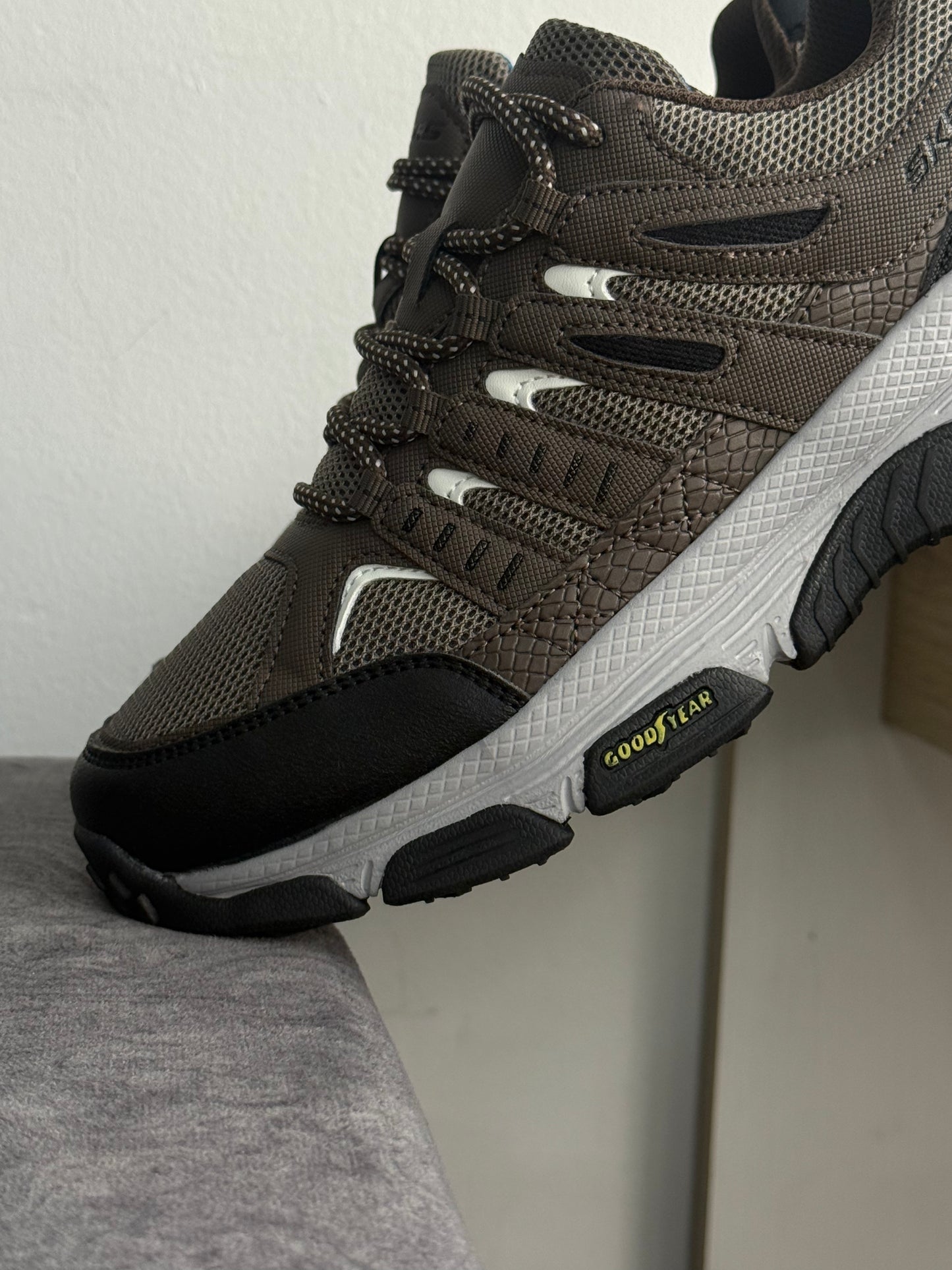 Skechers Air Envoy color oliva
