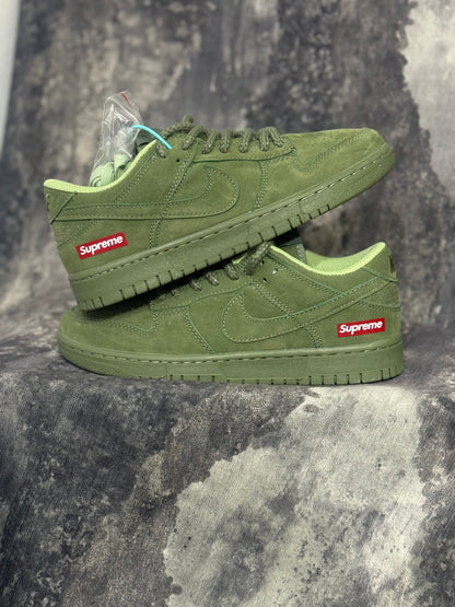 Nike SB Dunk Low x Supreme “Olive”