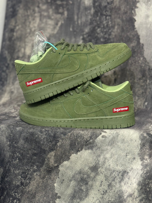 Nike SB Dunk Low x Supreme “Olive”