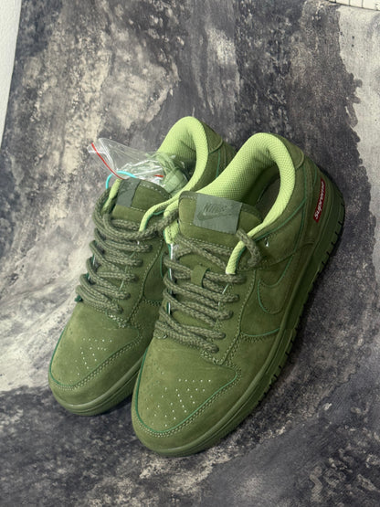 Nike SB Dunk Low x Supreme “Olive”