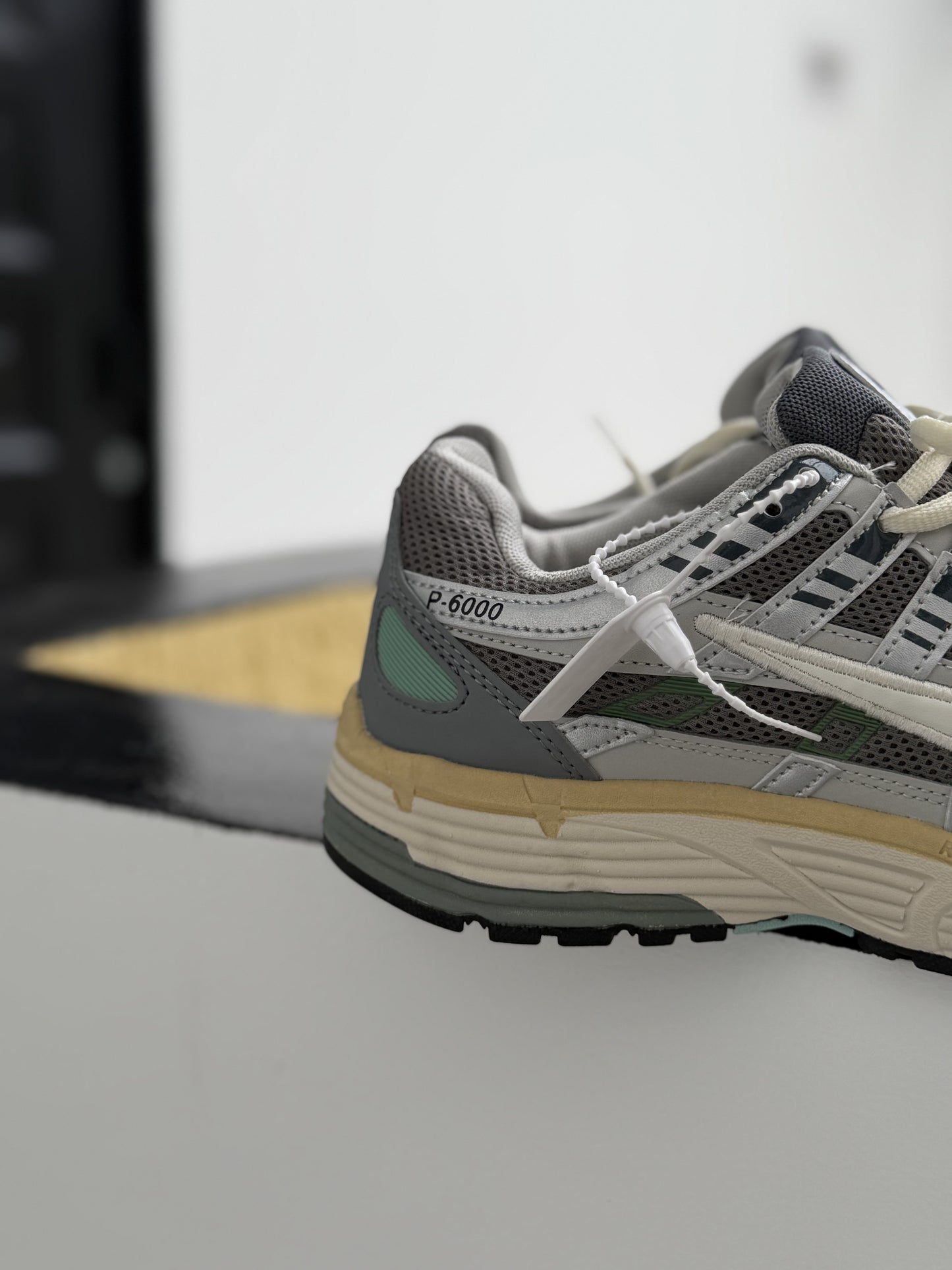 Nike P-6000 Olive Grey / Light Bone