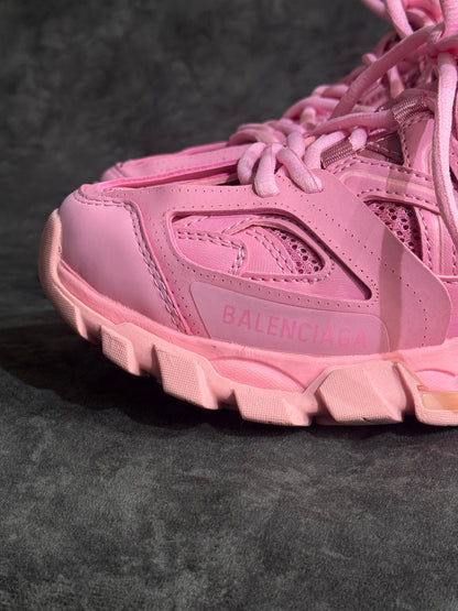 Balenciaga Track en un vibrante color rosa