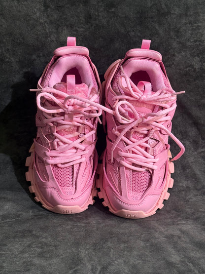 Balenciaga Track en un vibrante color rosa