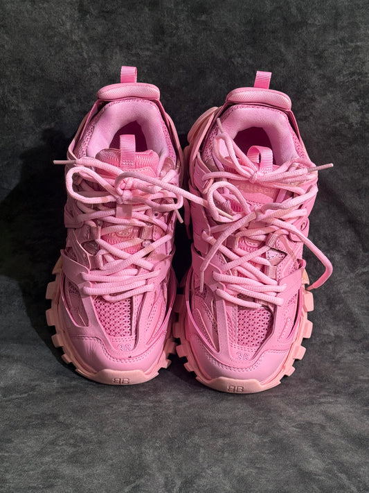 Balenciaga Track en un vibrante color rosa