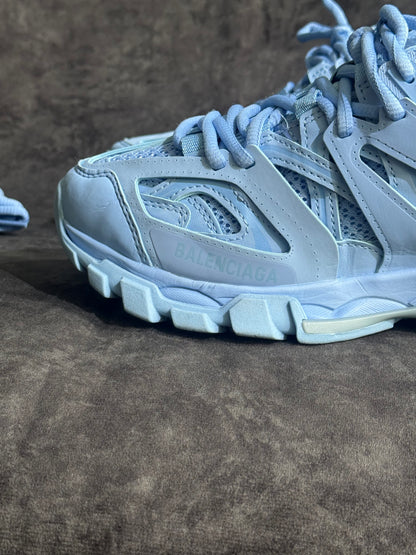 Balenciaga Track en color azul claro
