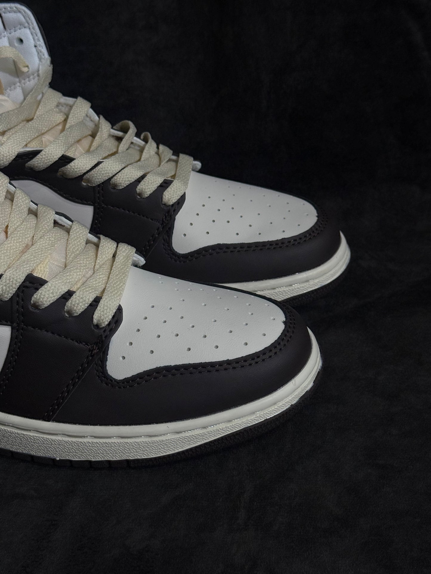 Air Jordan 1 Mid Brown