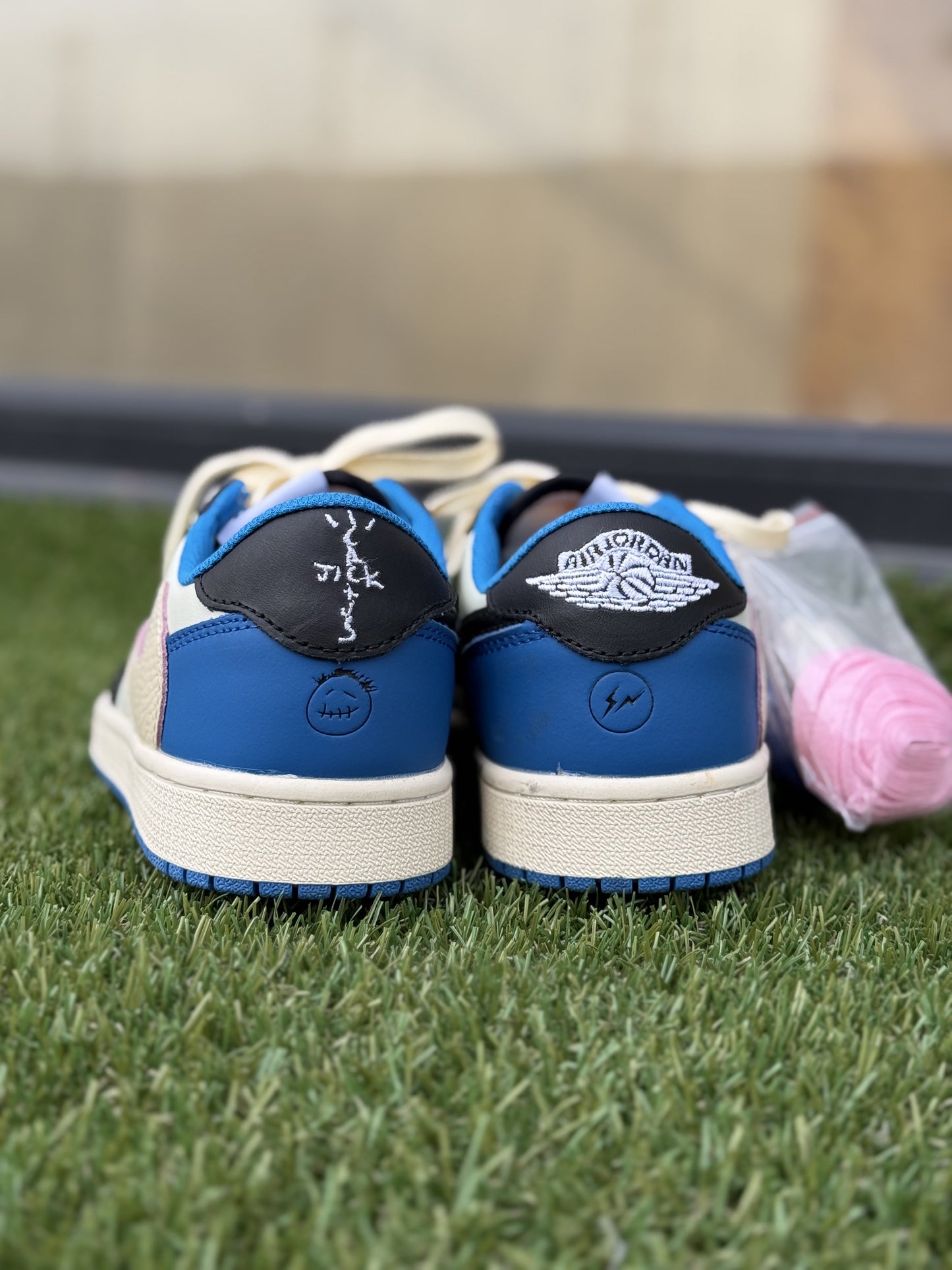 Nike Air Jordan 1 Low OG x Travis Scott “Reverse Mocha” - Azul Royal / Edición limitada