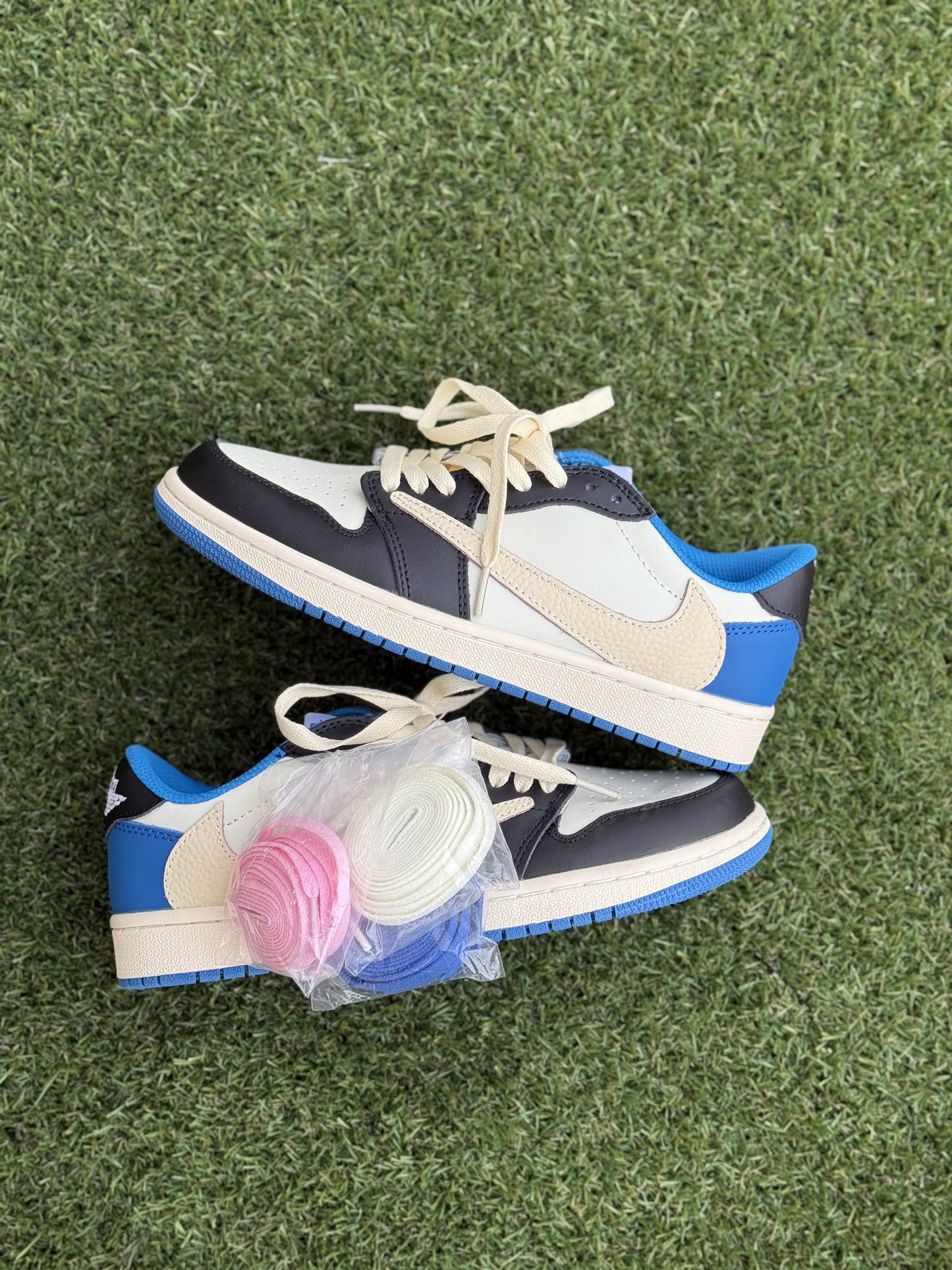 Nike Air Jordan 1 Low OG x Travis Scott “Reverse Mocha” - Azul Royal / Edición limitada