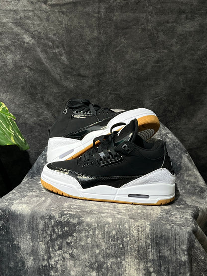 Nike Air Jordan 3 Retro en color negro y blanco con suela de goma