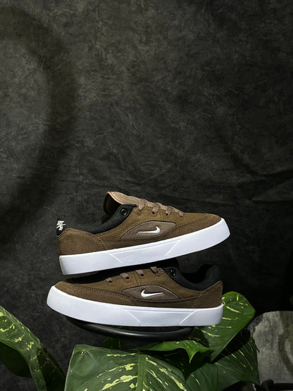 Nike SB Malor en color café
