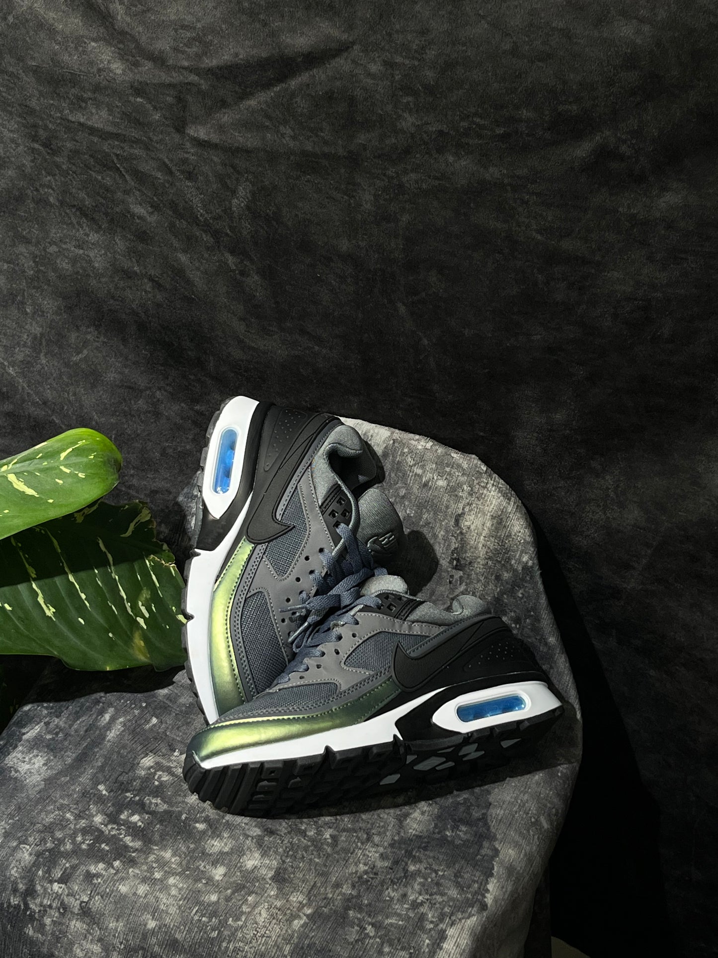 Nike Air Max BW Gris con Detalles Verde Iridiscente
