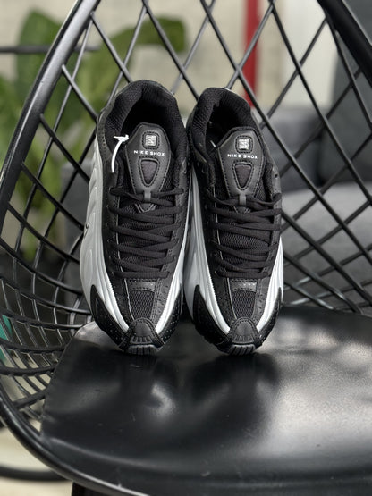 Nike Shox Plateada - Negra