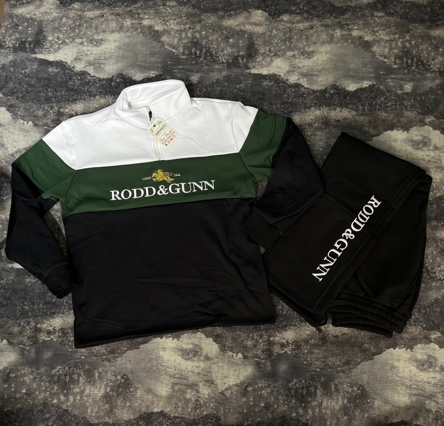 Foresters Peak de Rodd & Gunn con un diseño de bloques de color blanco, verde y negro