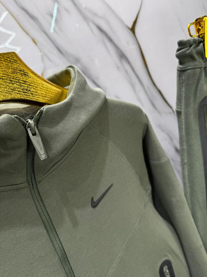 conjunto deportivo Nike.