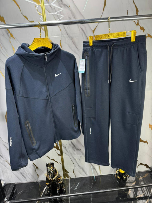 conjunto deportivo Nike.
