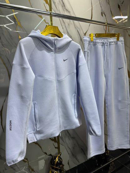 Sudadera-conjunto deportivo Nike.