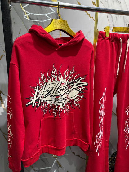 sudadera y pantalón tipo jogger con gráficos de llamas
