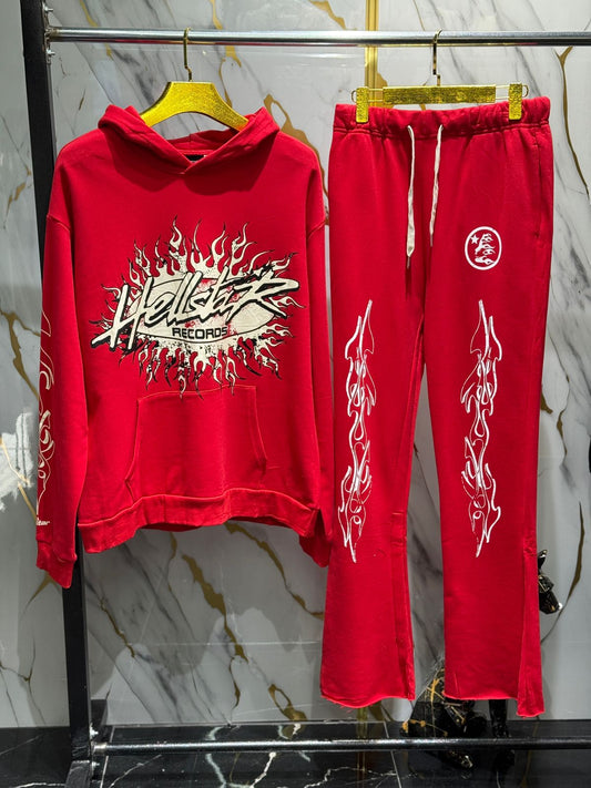 sudadera y pantalón tipo jogger con gráficos de llamas