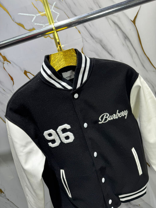 chaqueta tipo varsity o letterman-“BURBERRY”